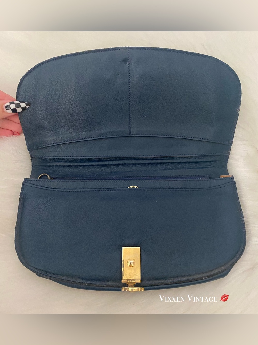 VINTAGE 1960’S GUCCI LEATHER GG MONOGRAM JACQUARD CLUTCH IN NAVY - Picture 8 of 13
